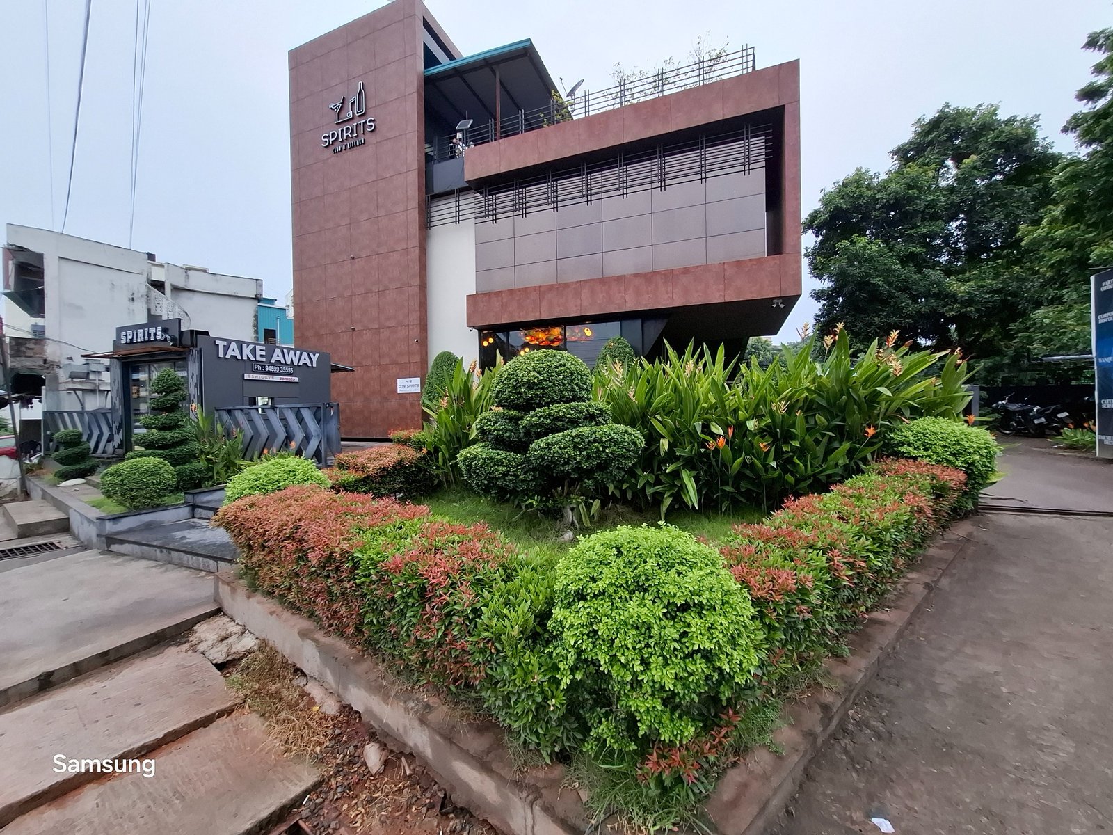 Commercial Green Frontage